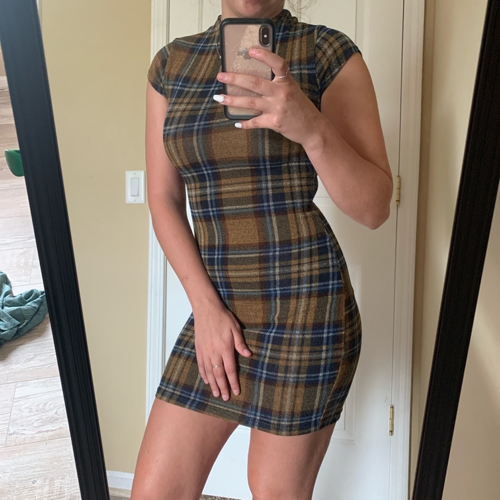 Body Con Dress Grid Pattern from Pitaya🤍